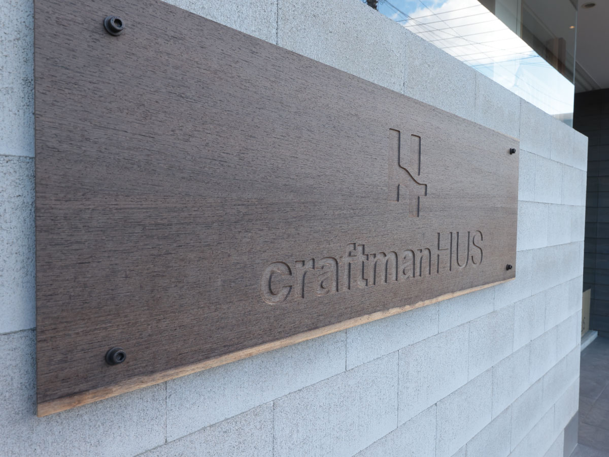 craftmanHUS（クラフトマンヒュース）の看板